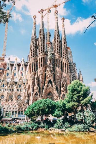 Barcelona Travel Guide